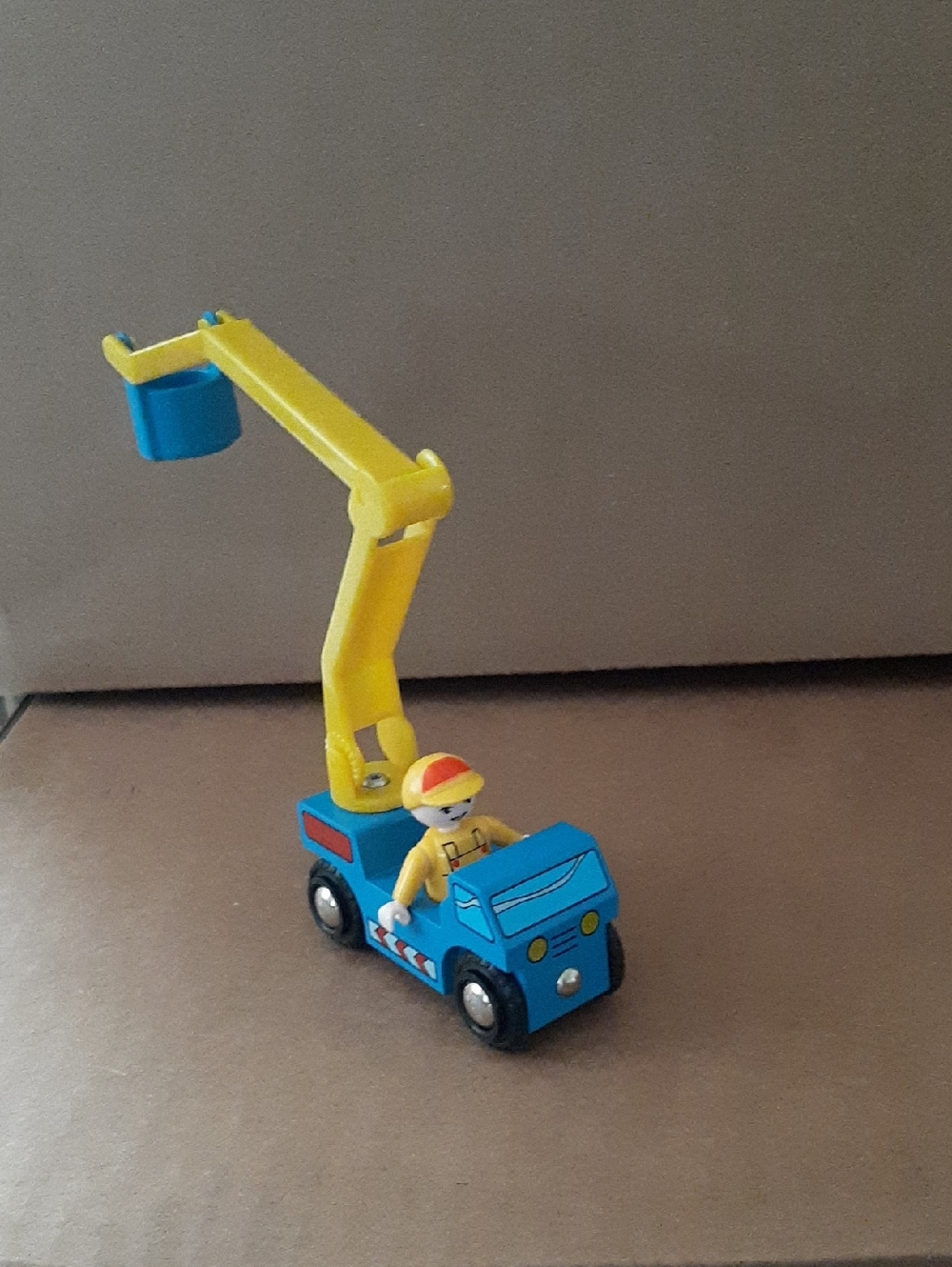 Brio Wooden Trucks - Picture 4 of 10